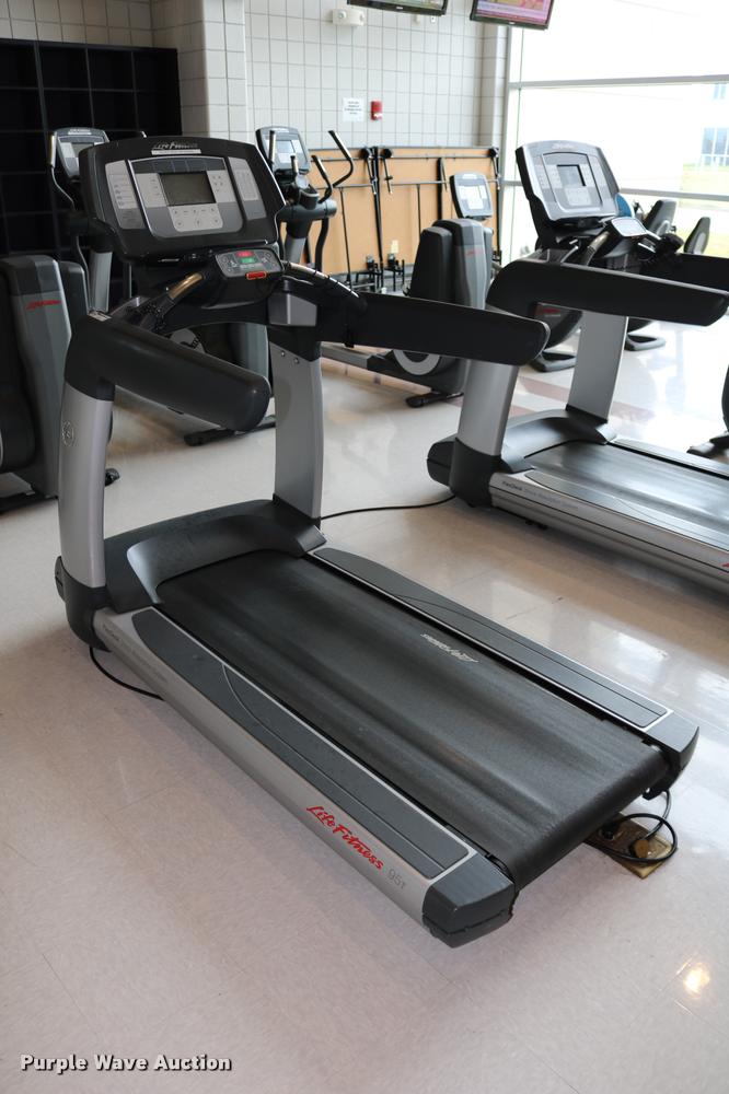 image for item DM9326 Life Fitness Flex Deck 95T treadmill