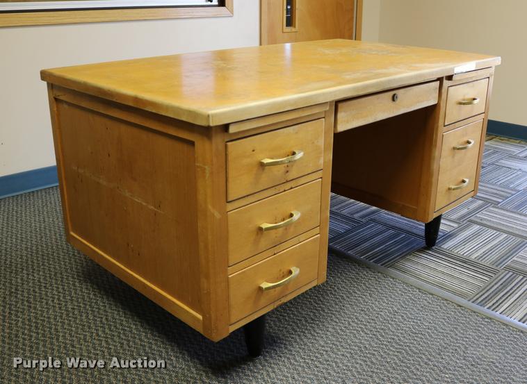 image for item DM9363 Desk