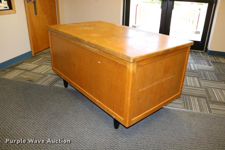 image for item DM9363 Desk