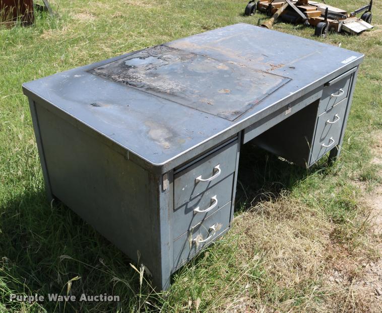 image for item DM9367 Metal desk