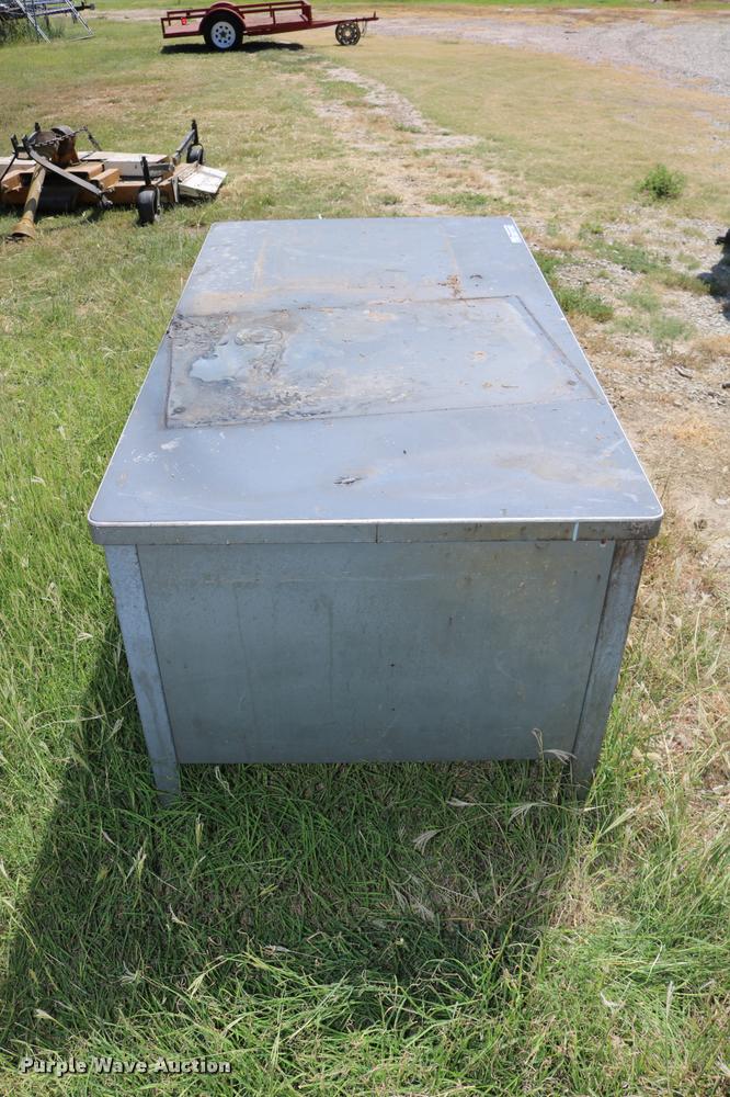 image for item DM9367 Metal desk