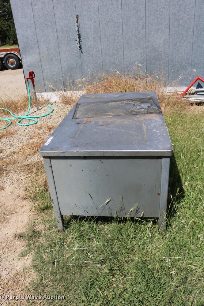 image for item DM9367 Metal desk