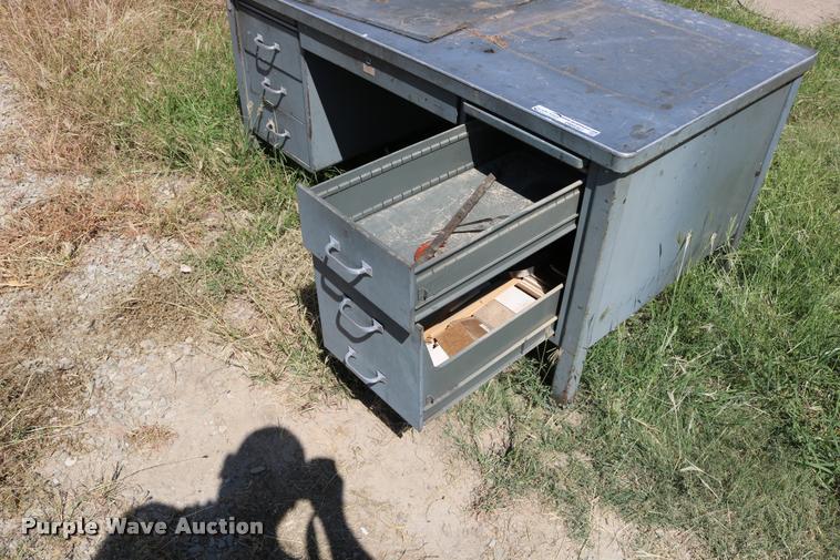 image for item DM9367 Metal desk