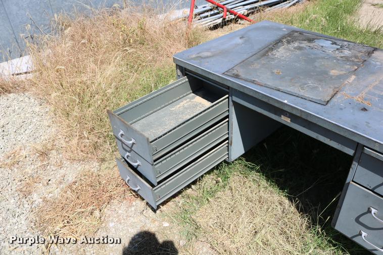 image for item DM9367 Metal desk