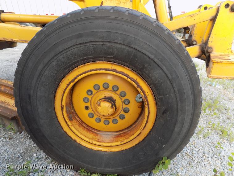 image for item DP9997 1999 John Deere 770CH  motor grader