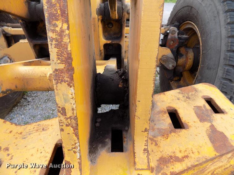 image for item DP9997 1999 John Deere 770CH  motor grader