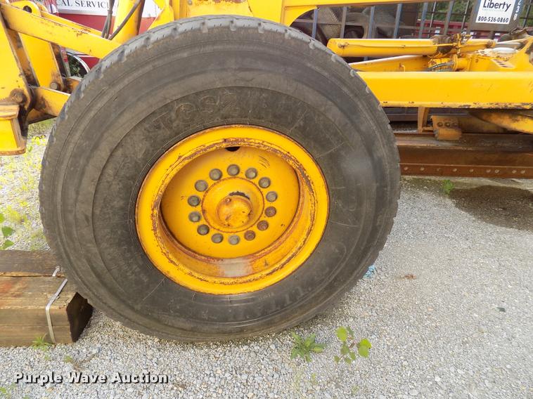 image for item DP9997 1999 John Deere 770CH  motor grader