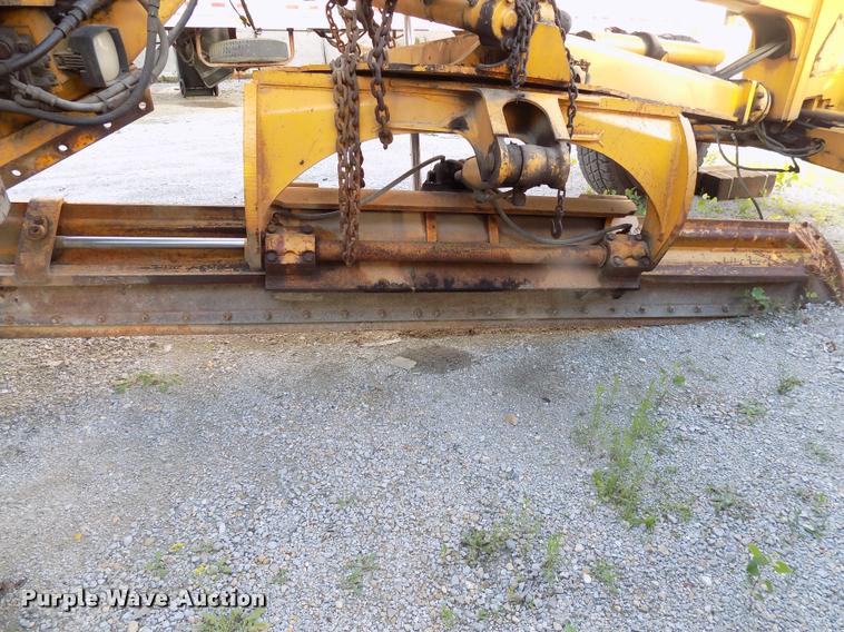 image for item DP9997 1999 John Deere 770CH  motor grader