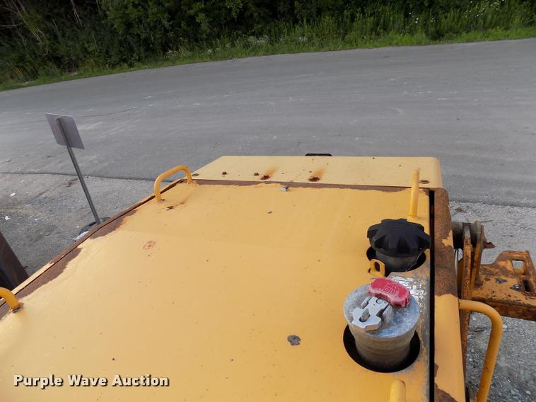 image for item DP9997 1999 John Deere 770CH  motor grader