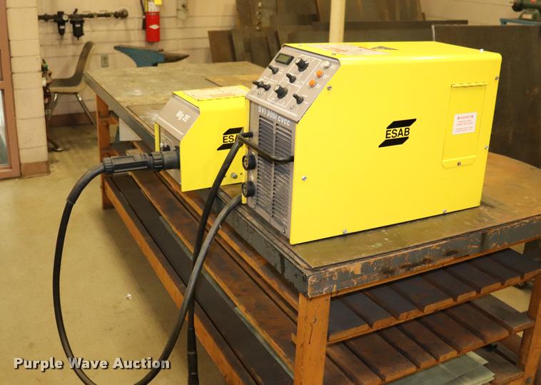 image for item DQ9402 Esab mig welder