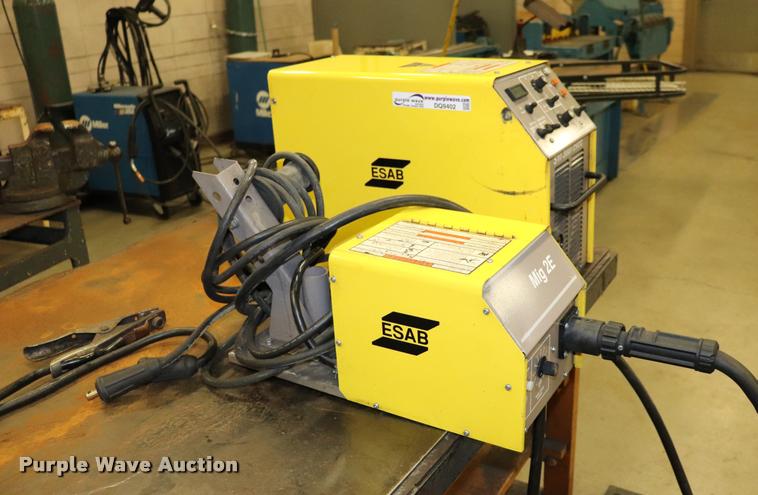 image for item DQ9402 Esab mig welder