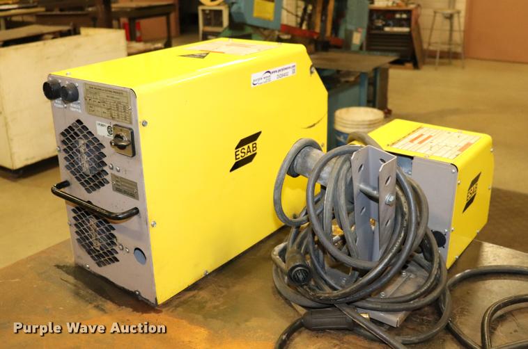 image for item DQ9402 Esab mig welder