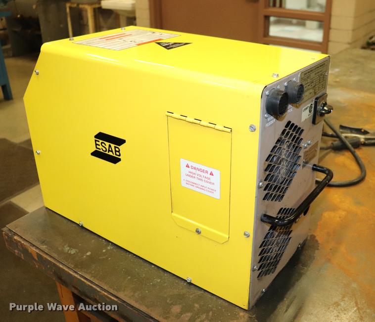 image for item DQ9402 Esab mig welder