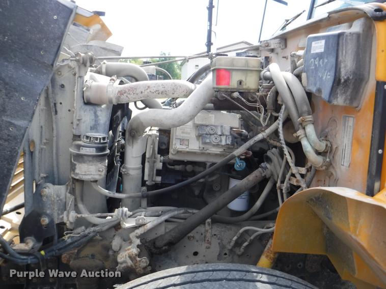 image for item J5680 2001 International 3800 Blue Bird school bus