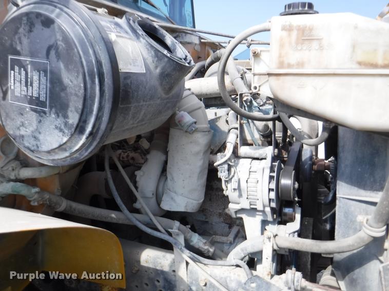 image for item J5680 2001 International 3800 Blue Bird school bus