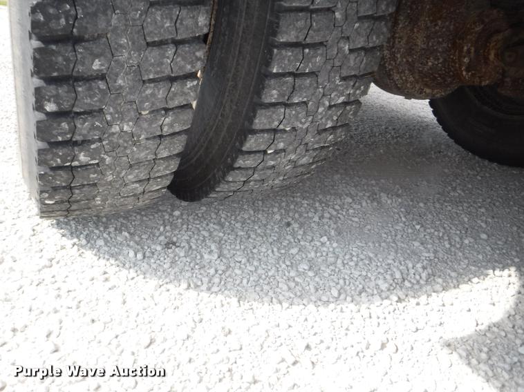 image for item J5680 2001 International 3800 Blue Bird school bus