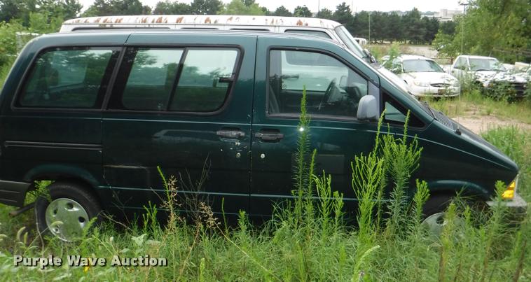 image for item K5876 1997 Ford Aerostar XLT van