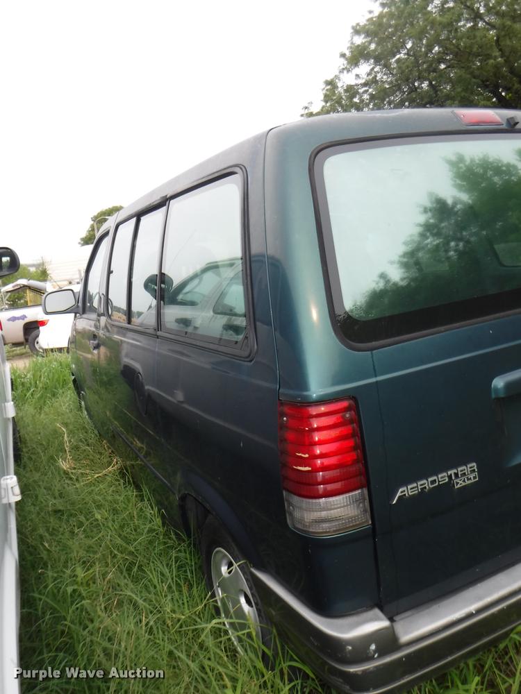 image for item K5876 1997 Ford Aerostar XLT van
