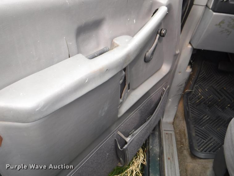 image for item K5876 1997 Ford Aerostar XLT van