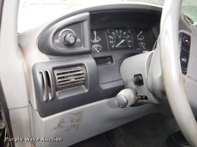 image for item K5876 1997 Ford Aerostar XLT van