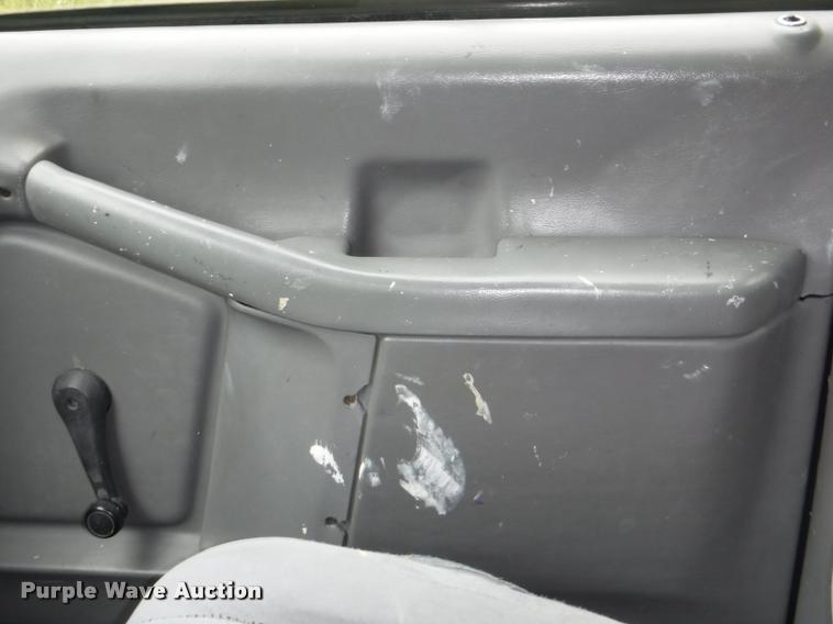 image for item K5876 1997 Ford Aerostar XLT van