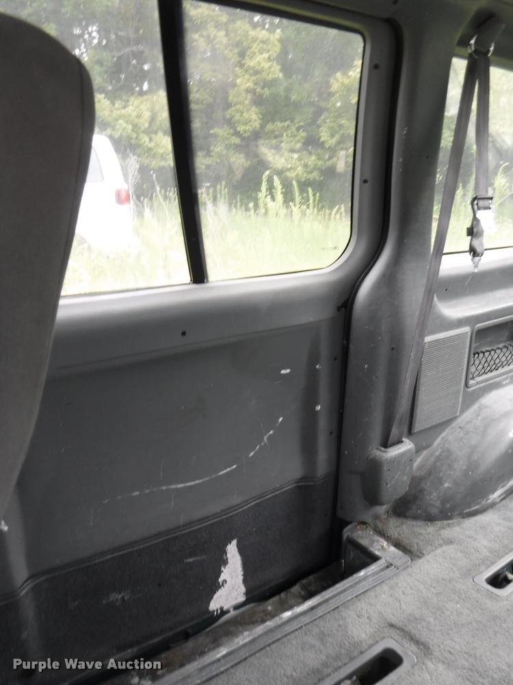 image for item K5876 1997 Ford Aerostar XLT van