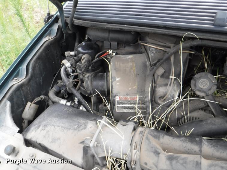 image for item K5876 1997 Ford Aerostar XLT van