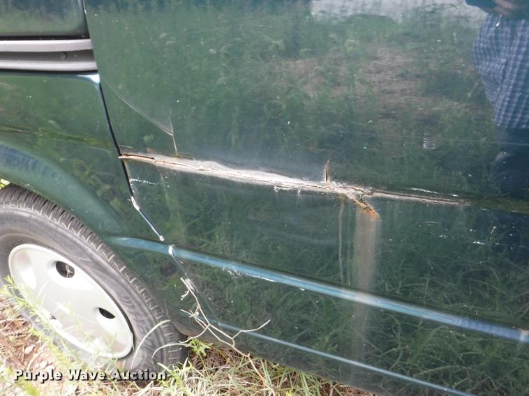 image for item K5876 1997 Ford Aerostar XLT van
