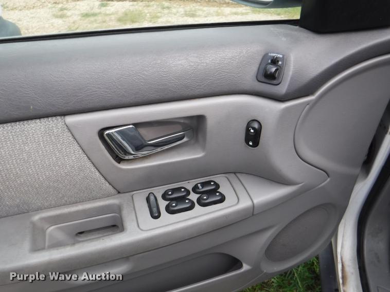 image for item K5879 2000 Ford Taurus SE