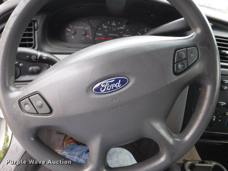 image for item K5879 2000 Ford Taurus SE