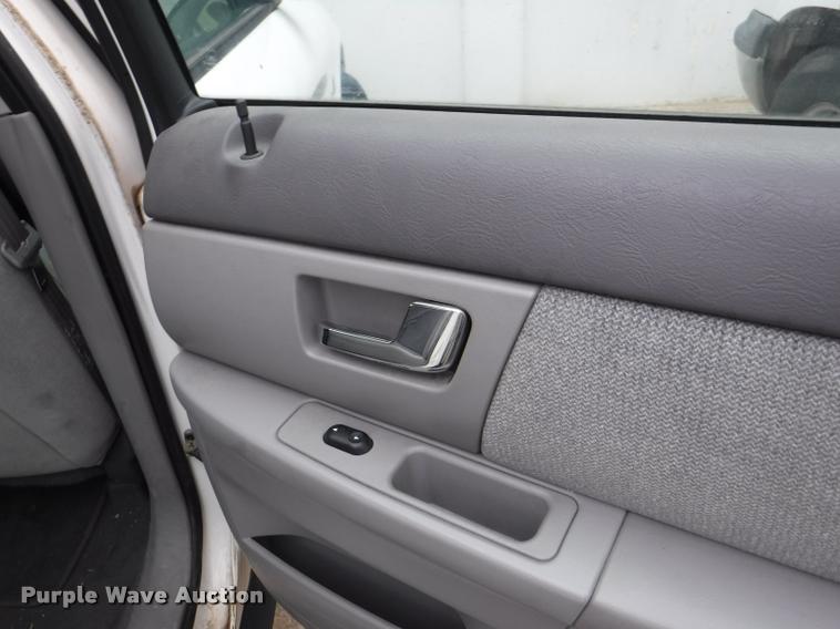 image for item K5881 2000 Ford Taurus SE