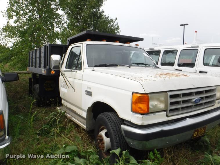 image for item K5883 1989 Ford F450 Super Duty XL flat dump bed truck