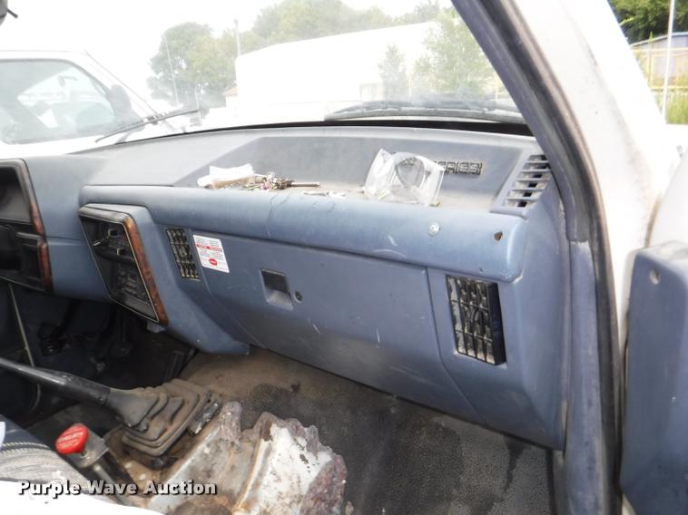 image for item K5883 1989 Ford F450 Super Duty XL flat dump bed truck