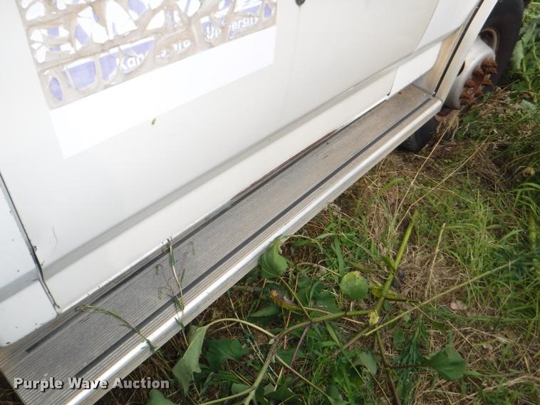 image for item K5883 1989 Ford F450 Super Duty XL flat dump bed truck