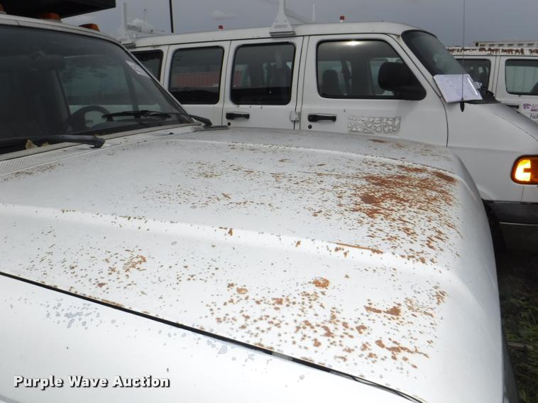 image for item K5883 1989 Ford F450 Super Duty XL flat dump bed truck