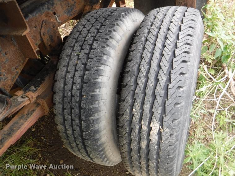 image for item K5883 1989 Ford F450 Super Duty XL flat dump bed truck