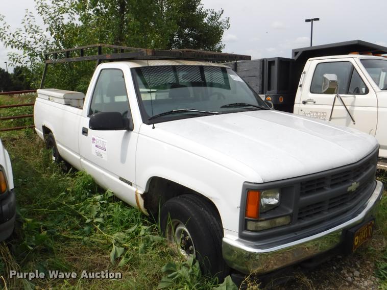 image for item K5884 1997 Chevrolet C1500 pickup truck