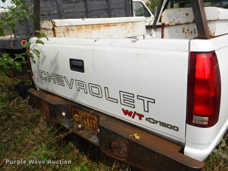 image for item K5884 1997 Chevrolet C1500 pickup truck