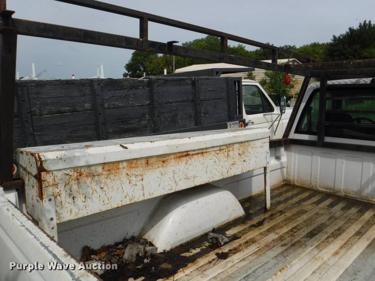 image for item K5884 1997 Chevrolet C1500 pickup truck