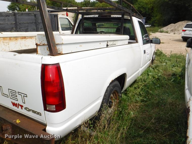 image for item K5884 1997 Chevrolet C1500 pickup truck