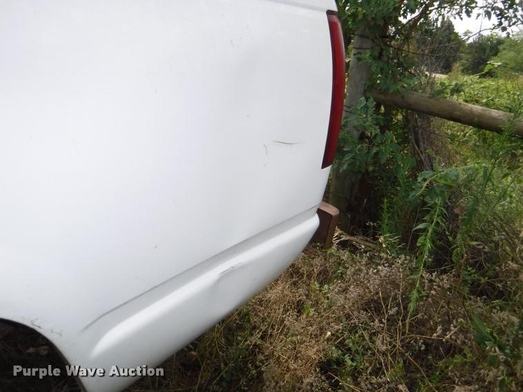 image for item K5884 1997 Chevrolet C1500 pickup truck