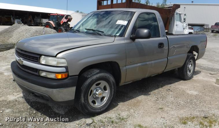 image for item K5898 2000 Chevrolet Silverado 1500 pickup truck