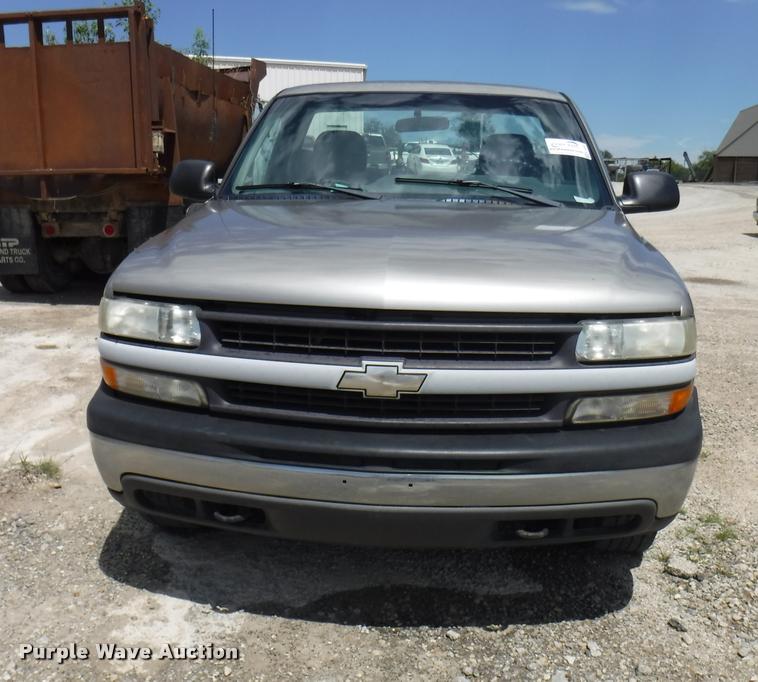 image for item K5898 2000 Chevrolet Silverado 1500 pickup truck