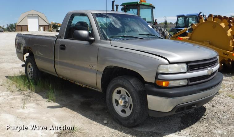 image for item K5898 2000 Chevrolet Silverado 1500 pickup truck