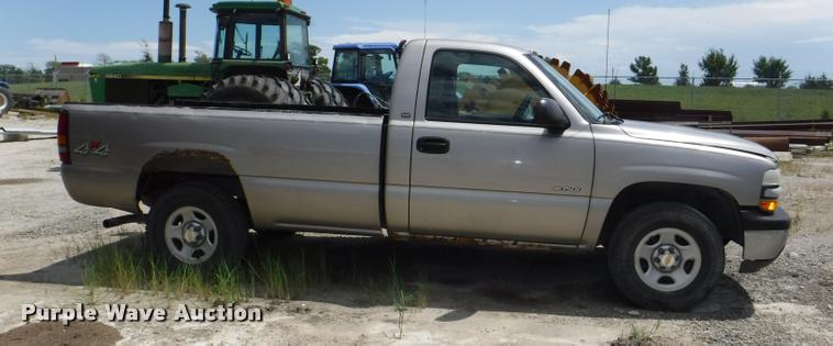 image for item K5898 2000 Chevrolet Silverado 1500 pickup truck