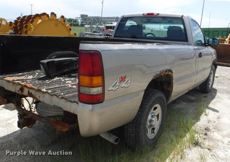 image for item K5898 2000 Chevrolet Silverado 1500 pickup truck