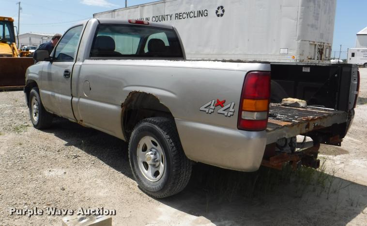 image for item K5898 2000 Chevrolet Silverado 1500 pickup truck