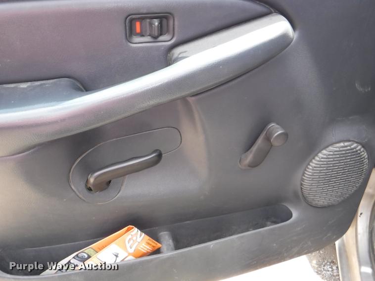 image for item K5898 2000 Chevrolet Silverado 1500 pickup truck