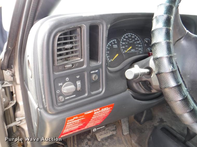 image for item K5898 2000 Chevrolet Silverado 1500 pickup truck