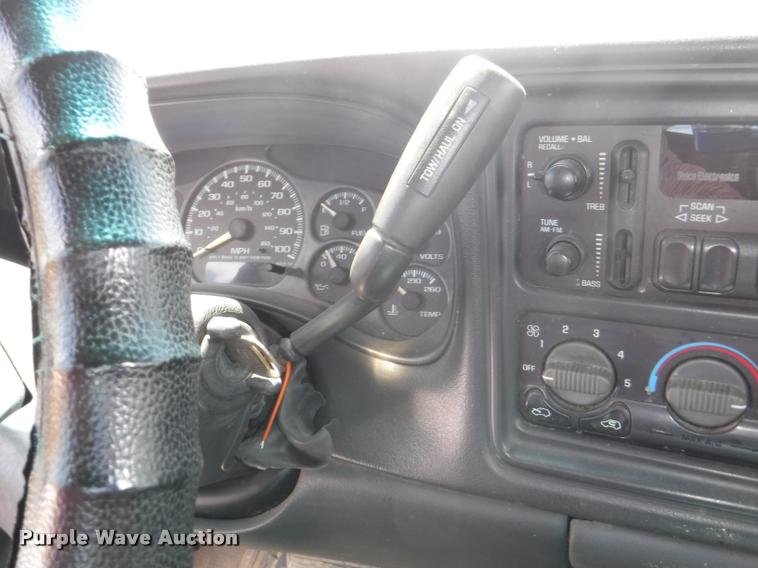 image for item K5898 2000 Chevrolet Silverado 1500 pickup truck